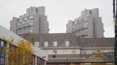 Londra yüksek doğmak apartman blokları