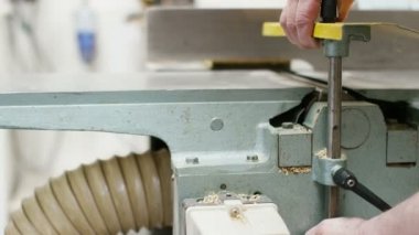 makine kullanarak eller