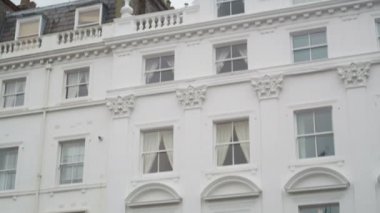 Londra banliyösü evlerde
