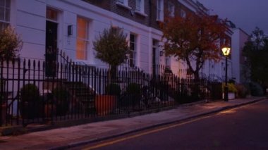 gece Londra banliyösünde evler