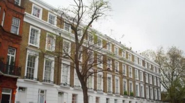 Londra banliyösü evlerde
