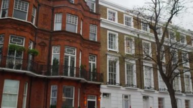 Londra banliyösü evlerde