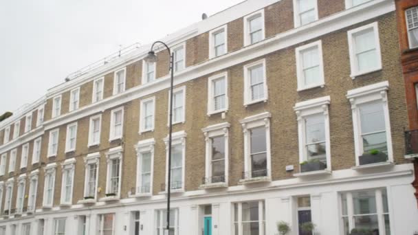 Casas en el suburbio de Londres — Vídeo de stock