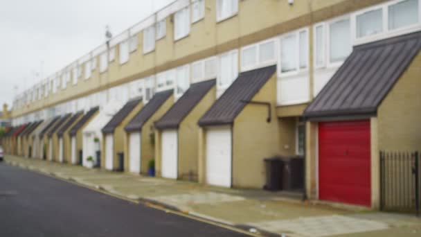 Tarasowe mieszkania na przedmieściach Londynu — Wideo stockowe