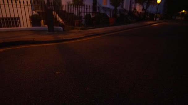 Casas en Londres Suburbio por la noche — Vídeo de stock