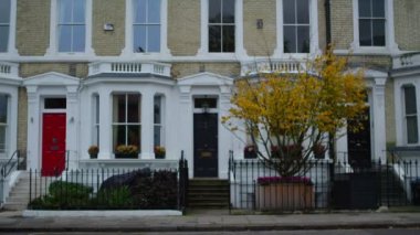 Londra banliyösü evlerde