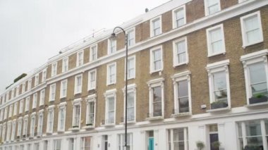 Londra banliyösü evlerde
