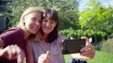  arkadaşlar selfie için poz