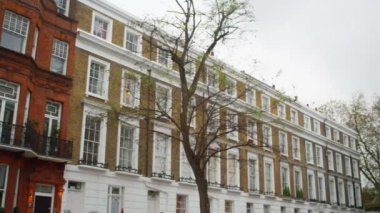 Londra banliyösü evlerde