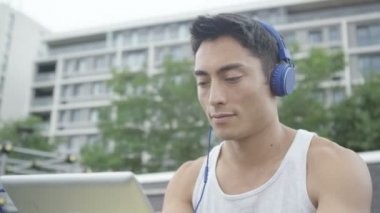 adam tablet ile açık 