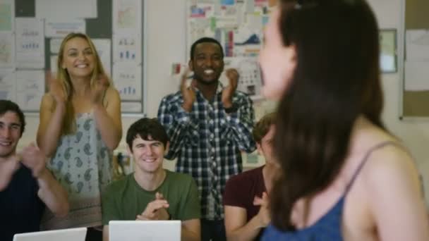 Teacher in class with students — Stock Video