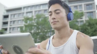 adam tablet ile açık 