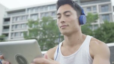 adam tablet ile açık 