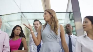 iş takım yürüyüş ofis binası dışında