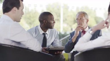  iş grubu müzakere toplantıda el sallamak 