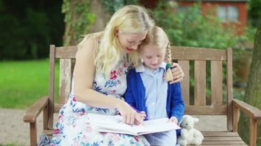  Anne yardım kız öğrenmek için