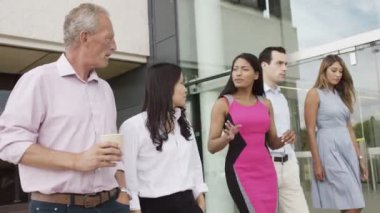 iş takım yürüyüş ofis binası dışında