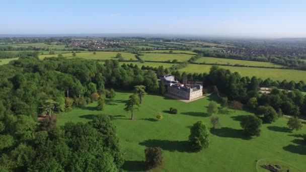 Maison de campagne historique et terrain — Video