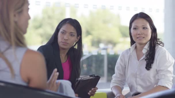 Grupo de negócios em reunião de negociação apertar as mãos — Vídeo de Stock