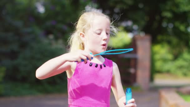 Girl playing with bubbles — Stock Video