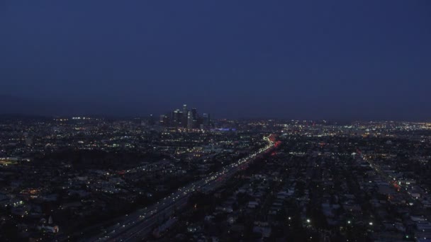 在晚上的洛杉矶郊区 — 图库视频影像