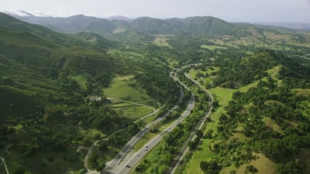 Carros dirigindo na estrada Califórnia — Vídeo de Stock