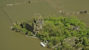 kırmızı tuğla taş duvarlar