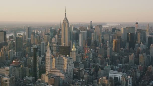 Empire State Building at sunset — Stock Video