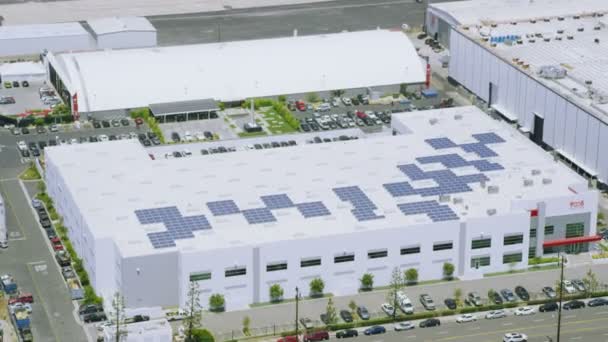 panneaux solaires sur les entrepôts  