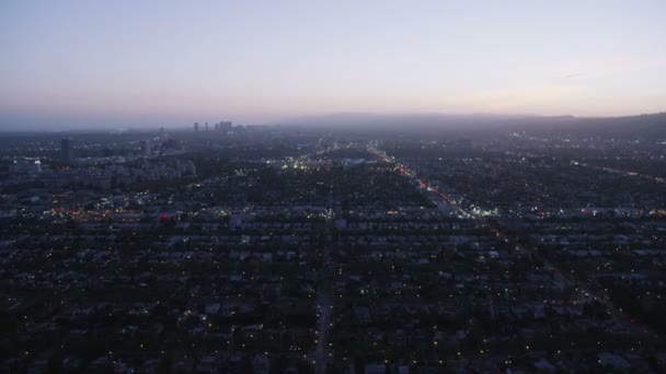 Los suburbios de Los Ángeles por la noche — Vídeo de stock