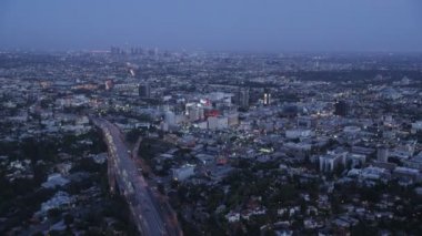 Los Angeles banliyölerinde geceleri