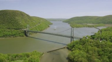 Hudson Nehri, New York üzerinden köprü