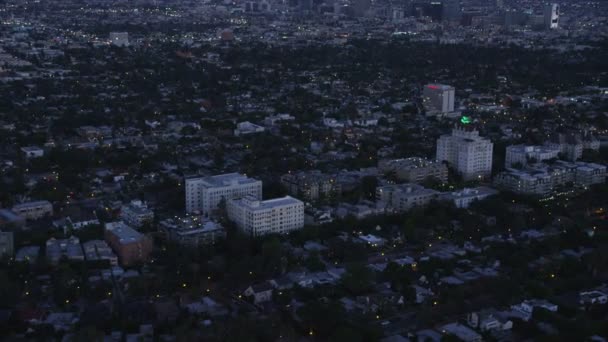 Los Angeles pinggiran kota di malam hari — Stok Video