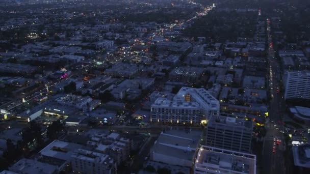 Předměstí Los Angeles v noci — Stock video