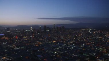 Los Angeles banliyölerinde geceleri
