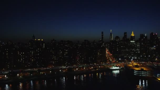 New York City op nigh — Stockvideo