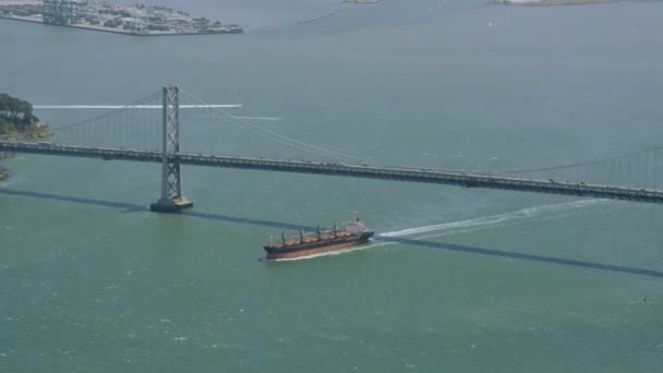 Golden Gate Bridge, San Francisco stad — Stockvideo