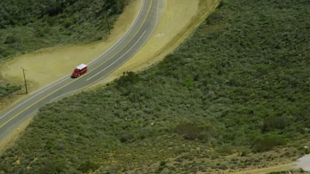 Wóz strażacki na kalifornijskie wzgórza — Wideo stockowe