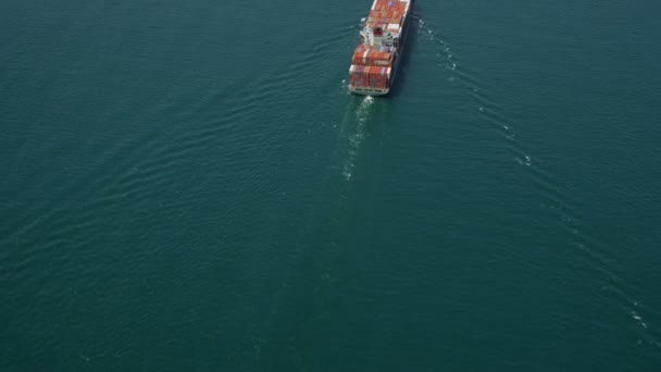Barco portacontenedores en el mar cerca de San Francisco — Vídeos de Stock