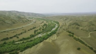  California yolda araba otomobiller