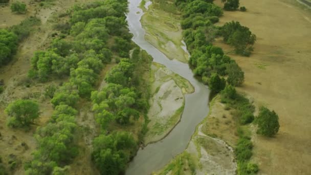 Shot van de rivier op boerderij — Stockvideo