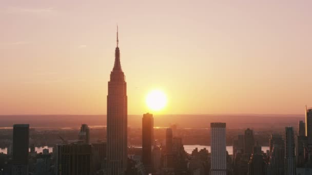 Gün batımında Empire State Binası — Stok video