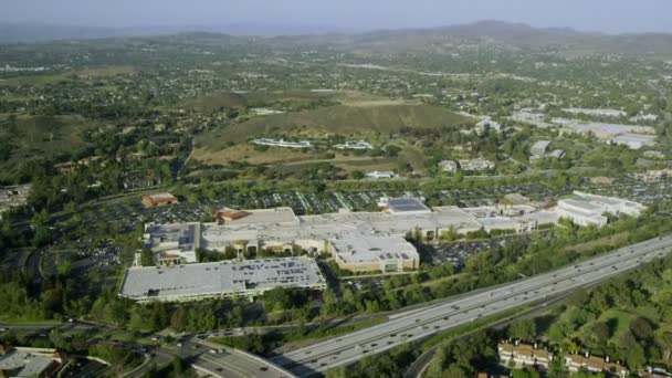 Voitures conduisant sur la route Californie — Video