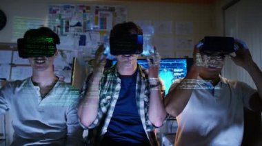 bilgisayar oyun oyuna dalmış