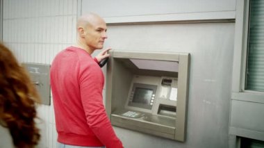 nakit para--dan Atm makinesi alarak adam