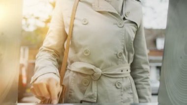 kadın alarak para--dan Atm makine