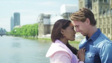 çekici genç bir çift aşık