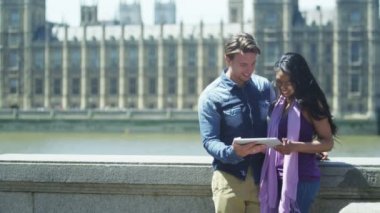 bilgisayar tablet ile çekici çift