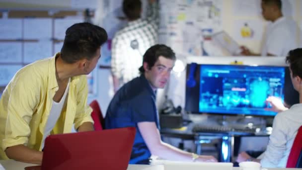 équipe de conception travaillant sur un projet 