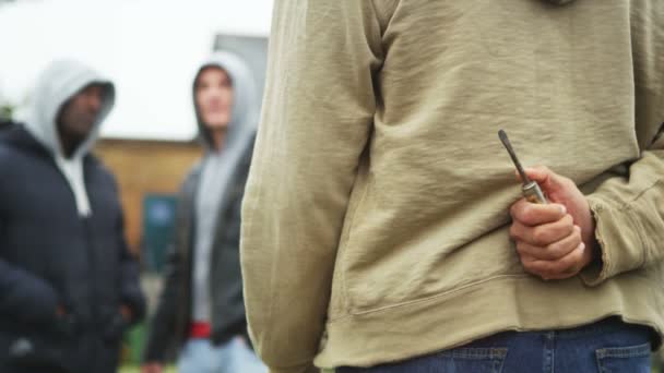 Bendeleden uit gezicht op straat — Stockvideo